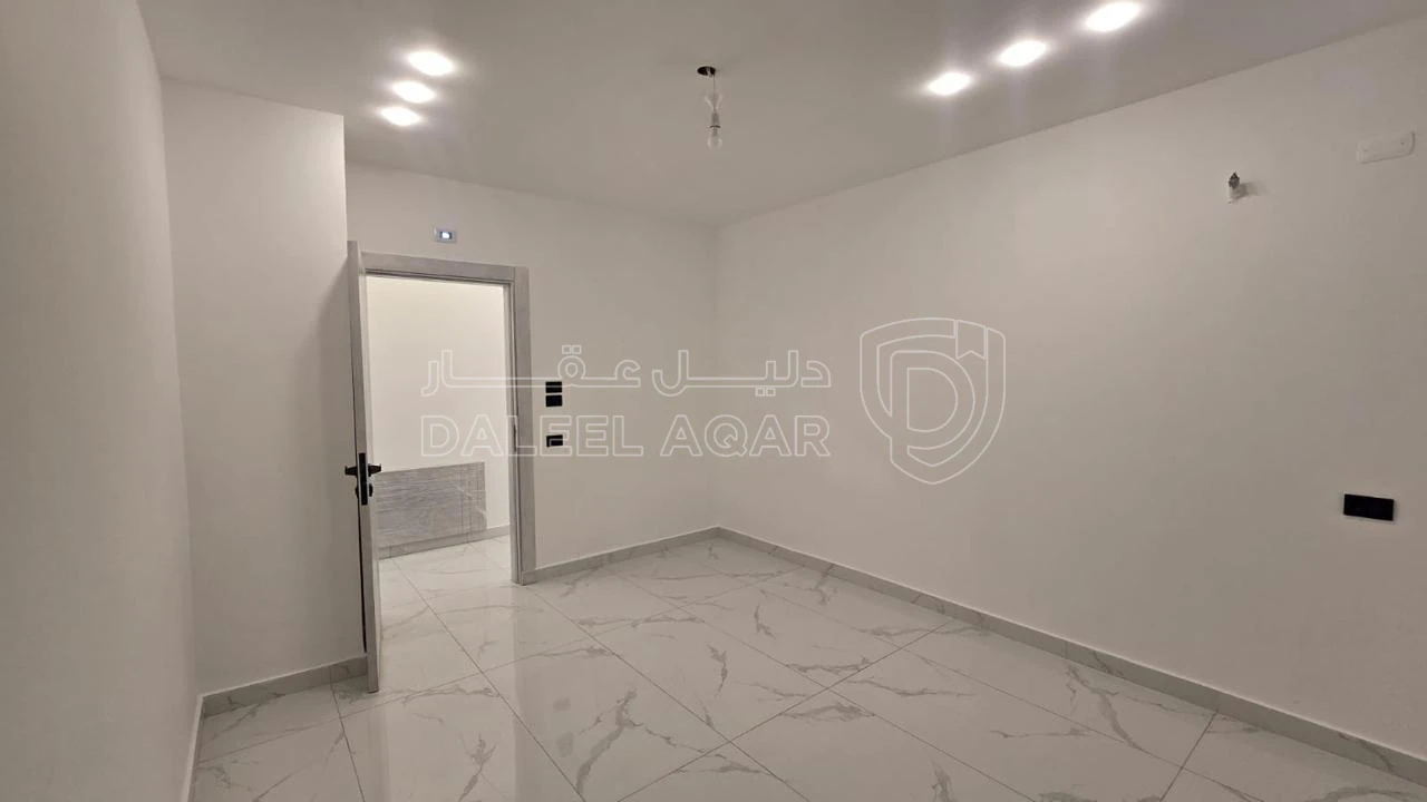 شقة في البنيات - قريب مدارس الحصاد - 105,000 دأ - صورة 1